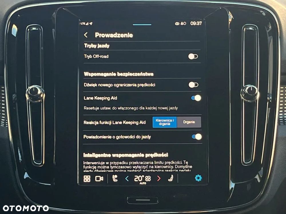 Volvo XC 40 B3 Plus Dark - 17