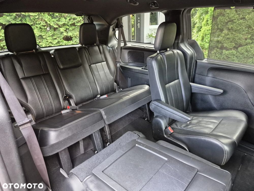 Dodge Grand Caravan - 5