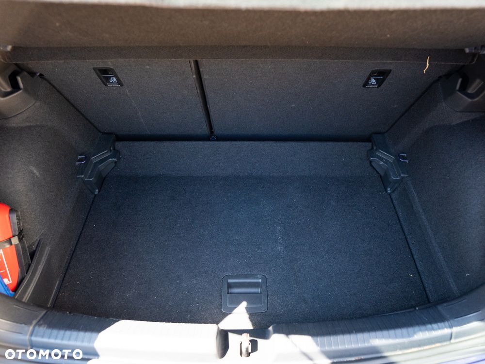 Volkswagen Polo 1.0 TSI Style DSG - 32