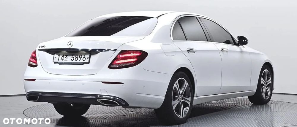 Mercedes-Benz Klasa E 300 9G-TRONIC Avantgarde - 2