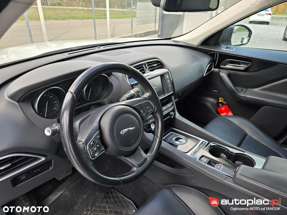 Jaguar F-Pace 2.0 i4D AWD Prestige - 16