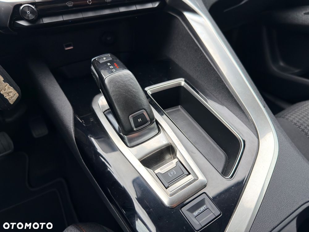 Peugeot 3008 PureTech 130 Stop & Start GPF EAT8 Allure Business-Paket - 33