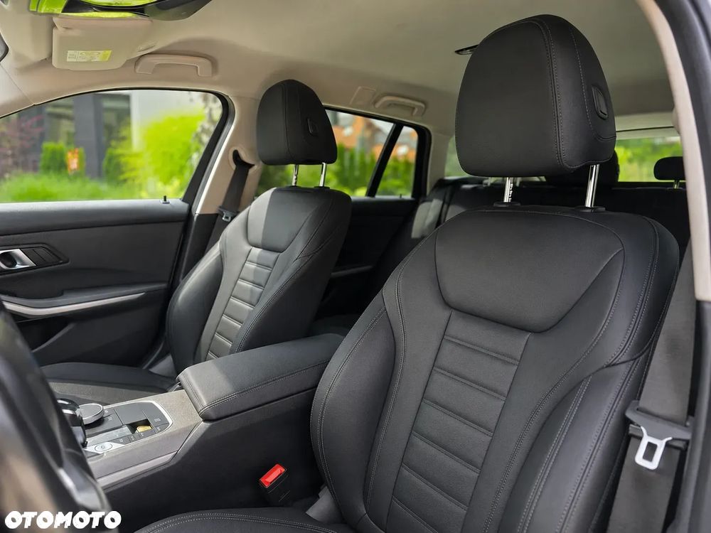 BMW Seria 3 318i Sport - 37