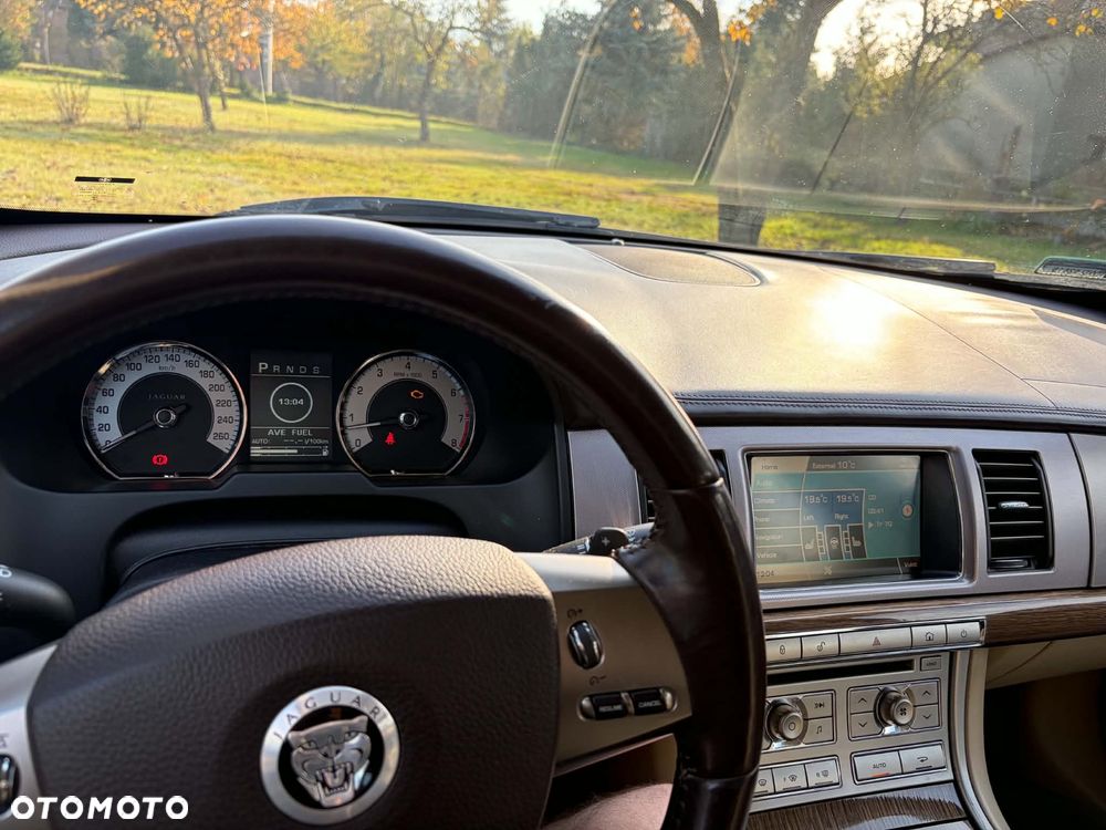 Jaguar XF 4.2 V8 Premium Luxury - 16