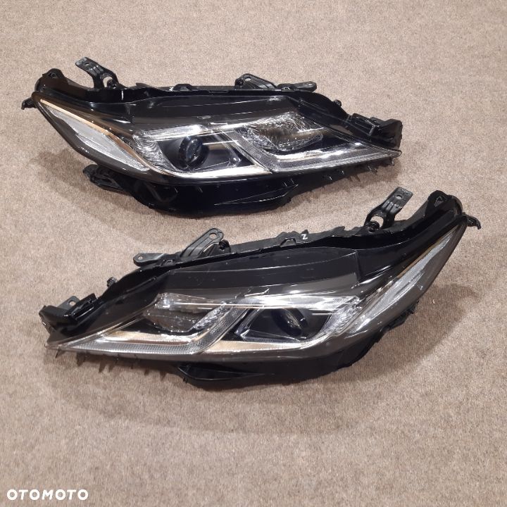 TOYOTA CAMRY 19-24r Lampa Przód Prawa Lewa - 1