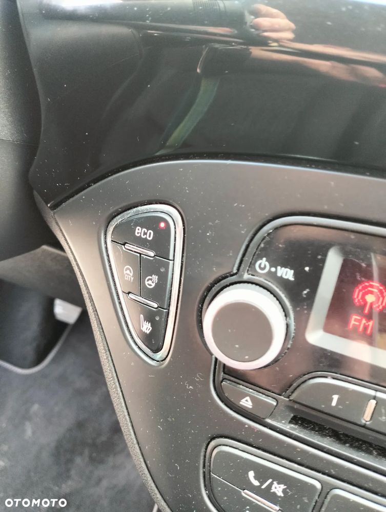 Opel Corsa 1.4 drive - 22