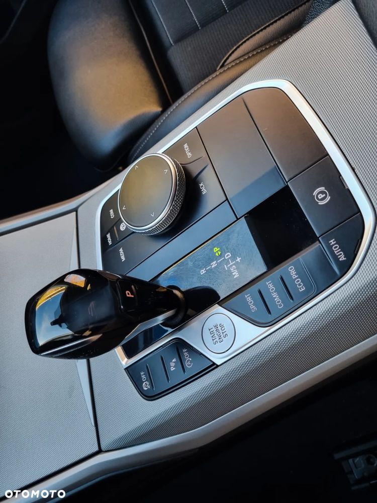 BMW Seria 3 320d Sport Line - 24