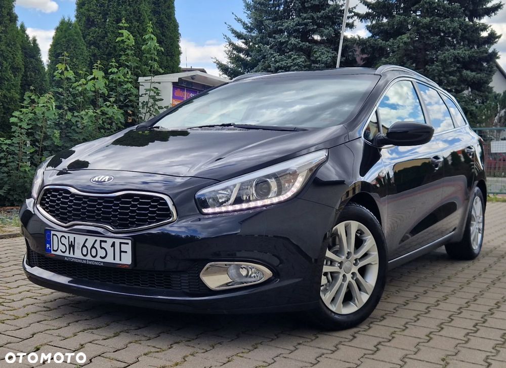 Kia Ceed 1.6 GDI Dream Team Edition - 1