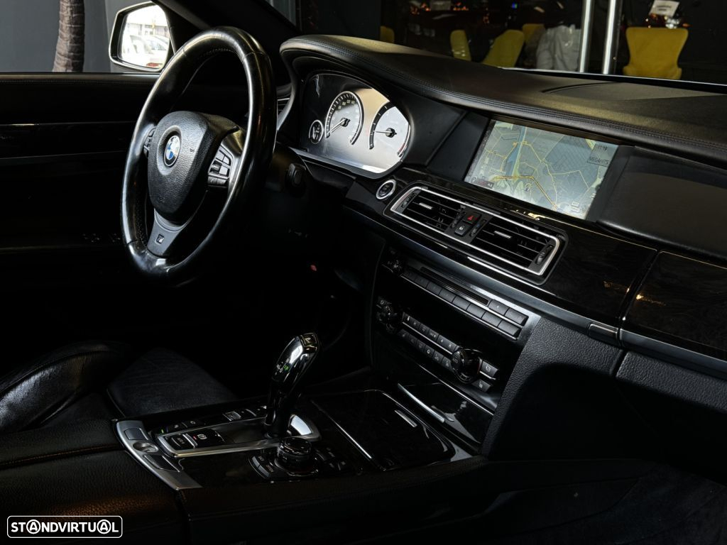 BMW 740 d xDrive Pack M - 34