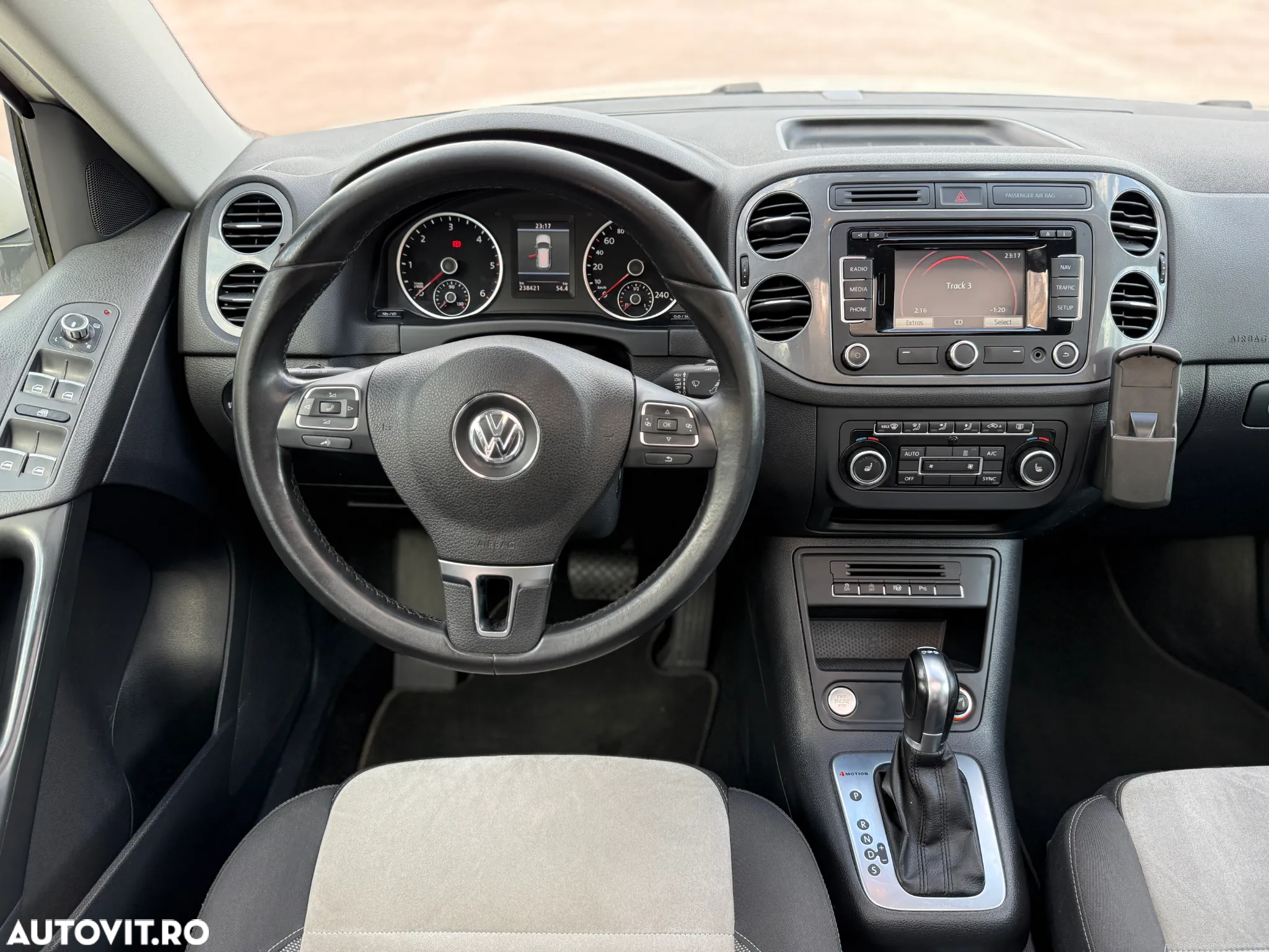 Volkswagen Tiguan 2.0 TDI DPF 4Motion BlueMotion Technology DSG Cup Sport & Style - 11