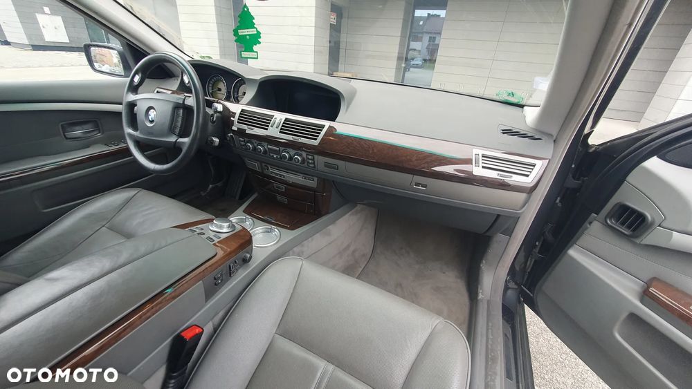 BMW Seria 7 740i - 29