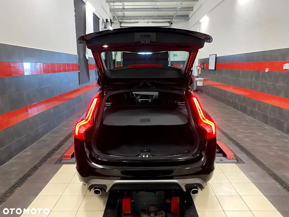 Volvo V60 D3 R-Design - 12