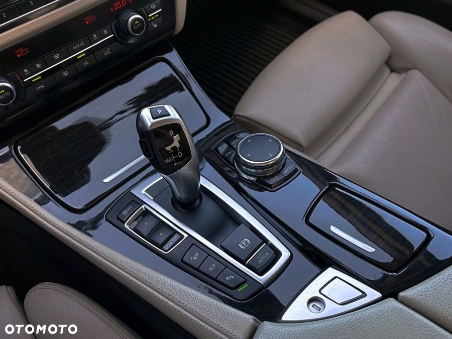 BMW Seria 5 525d xDrive Luxury Line - 31