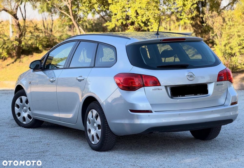 Opel Astra 2012 photo 4