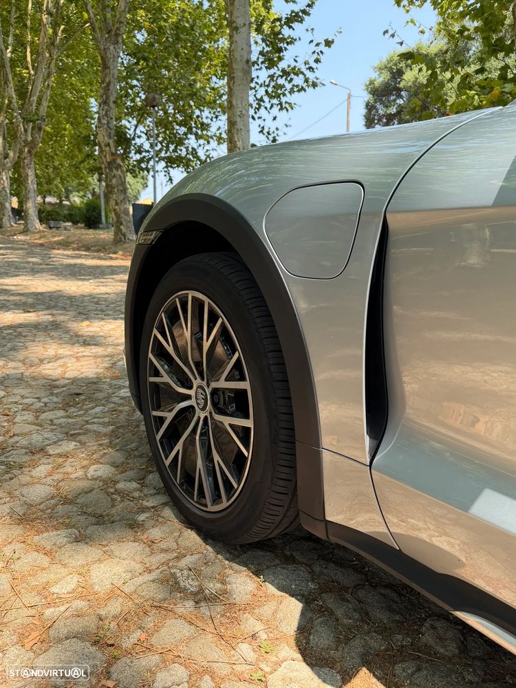 Porsche Taycan Cross Turismo 4 - 10