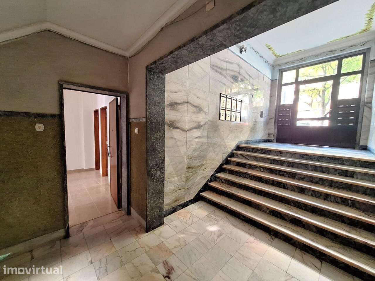 Apartamento T3 | Terraço 43 m2 | Cova da Piedade - Grande imagem: 2/31