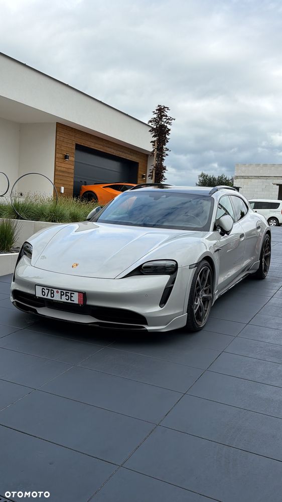 Porsche Taycan 4 - 11