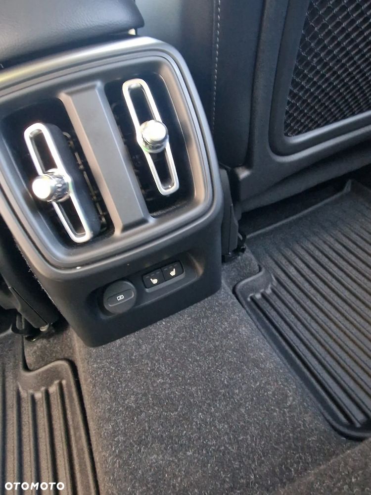 Volvo XC 40 T5 AWD Momentum - 8