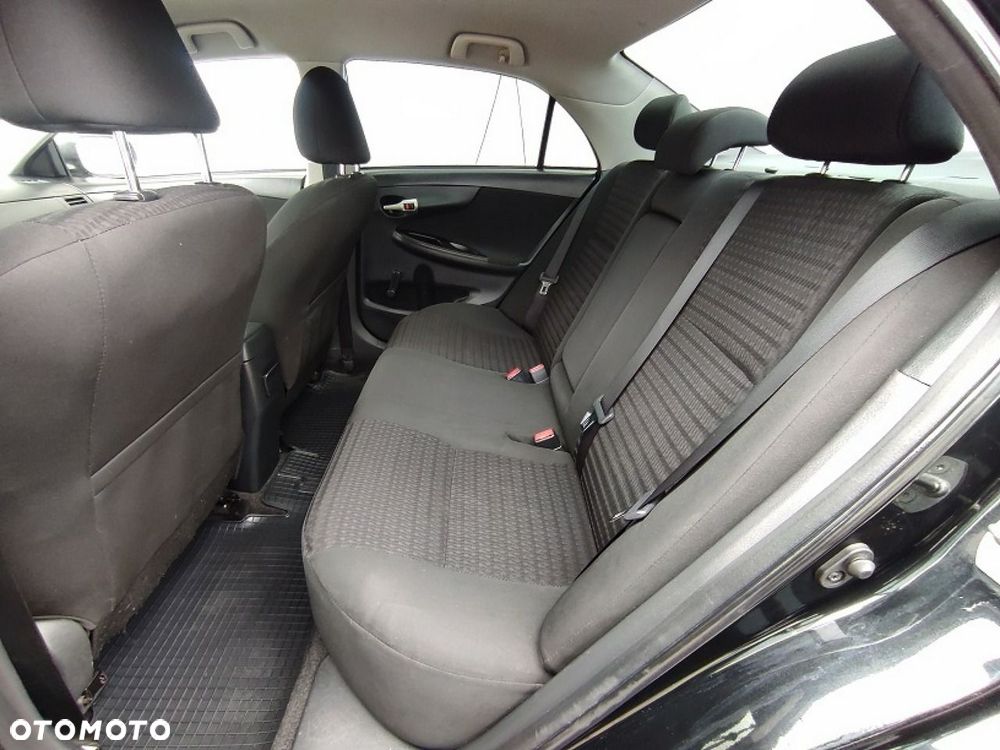 Toyota Corolla - 13