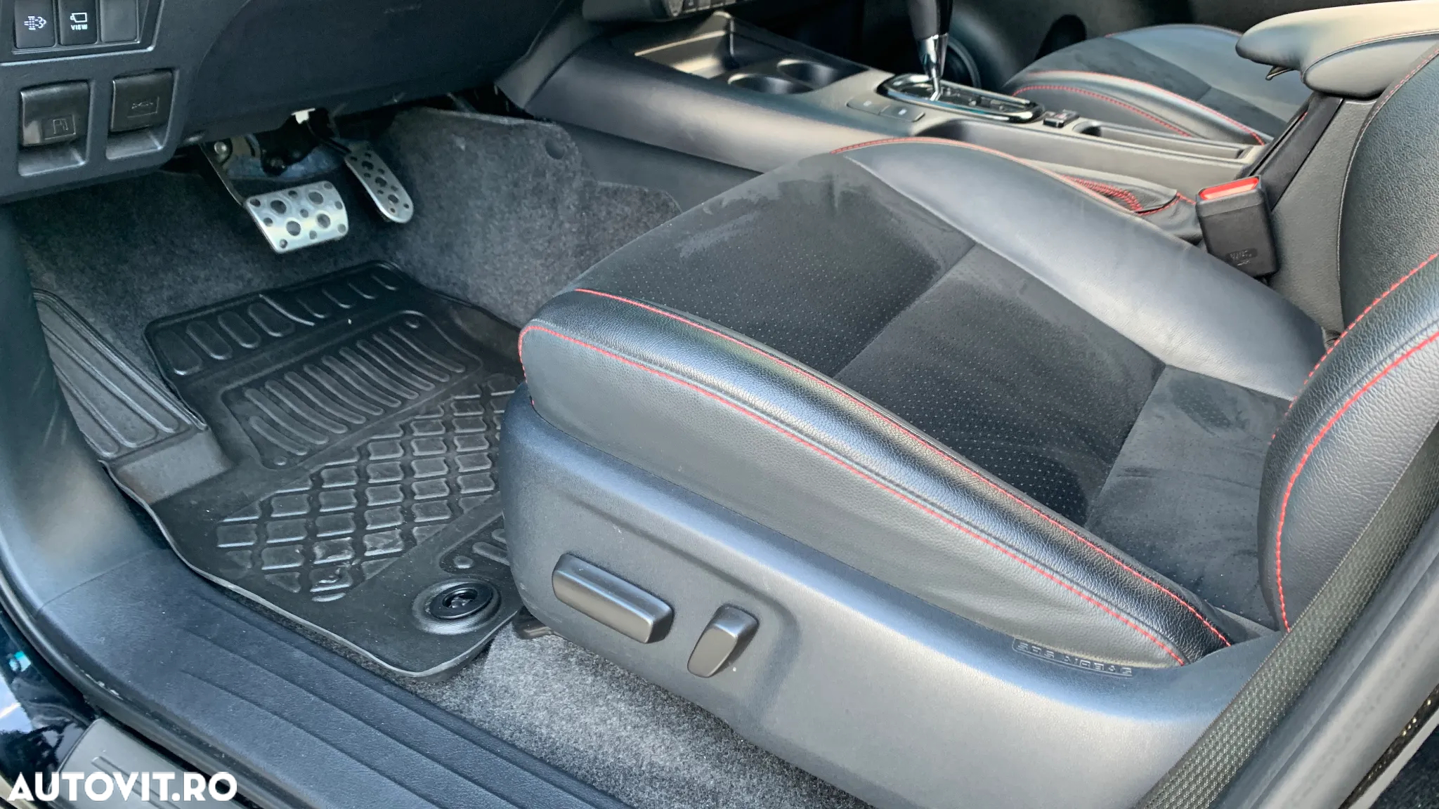 Toyota Hilux 2.8D 204CP 4x4 Double Cab AT GR Sport - 28