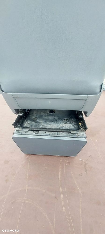 Fotel prawy vw t5 t6 obracany - 4