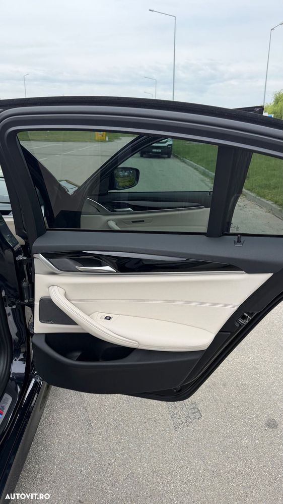 BMW Seria 5 530i AT MHEV - 12