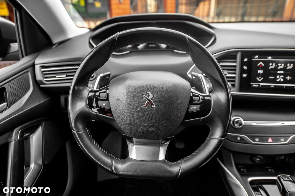 Peugeot 308 BlueHDi 130 EAT8 Allure - 22