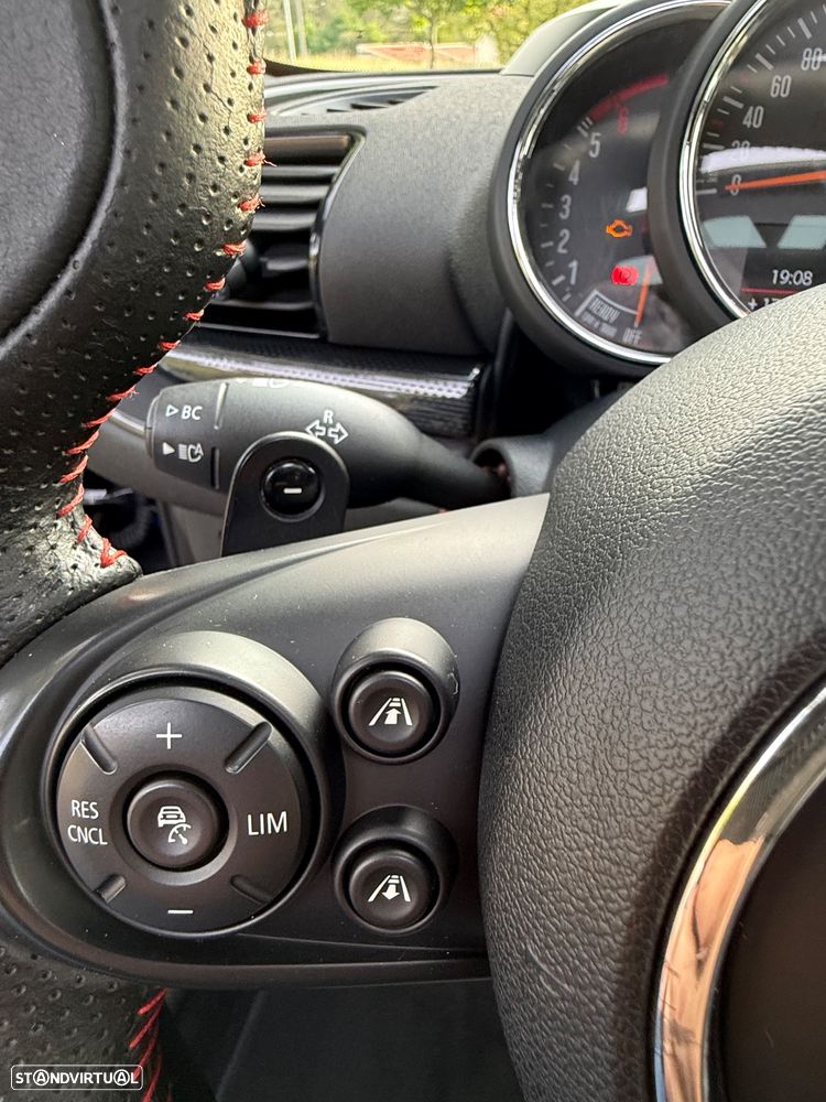 MINI Clubman Cooper SD ALL4 Auto Desportiva - 31