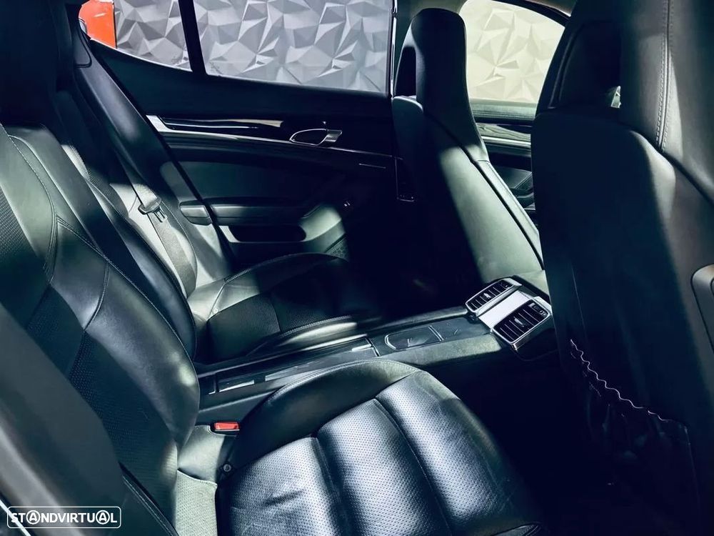 Porsche Panamera - 23
