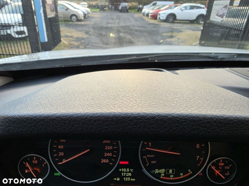 BMW Seria 3 328i xDrive - 27