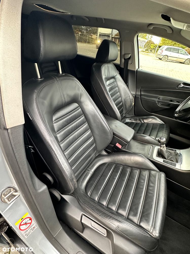 Volkswagen Passat 2.0 TDI DPF Highline - 13