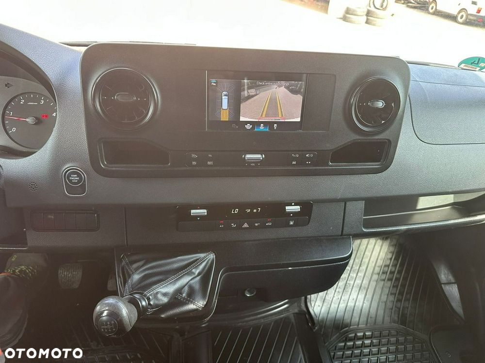 Mercedes-Benz Sprinter - 20
