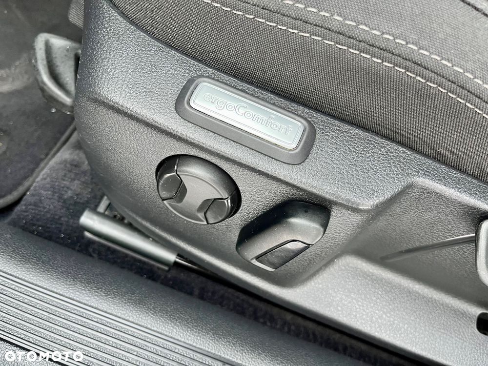 Volkswagen Passat Variant 2.0 TDI SCR DSG BlueMotion Comfortline - 21