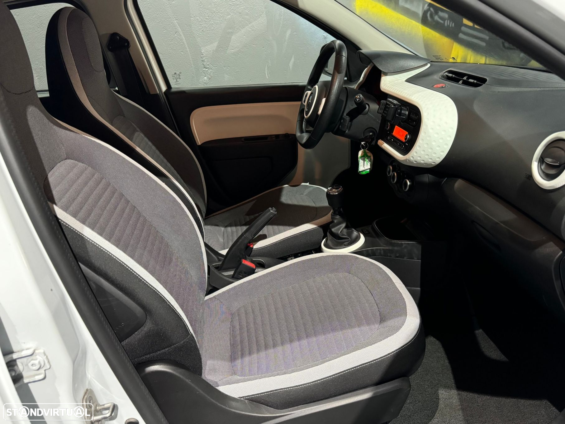 Renault Twingo SCe 75 INTENS - 15