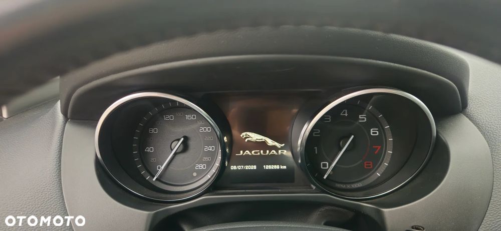 Jaguar XE 2.0 T Prestige - 5
