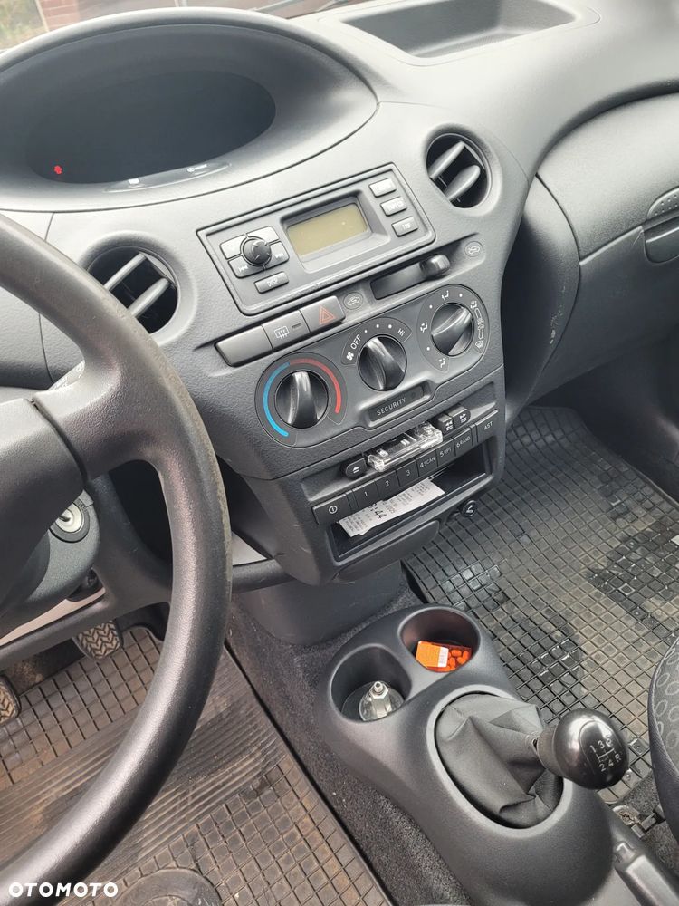 Toyota Yaris 1.0 Base - 8