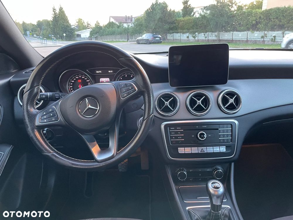 Mercedes-Benz CLA 180 - 9