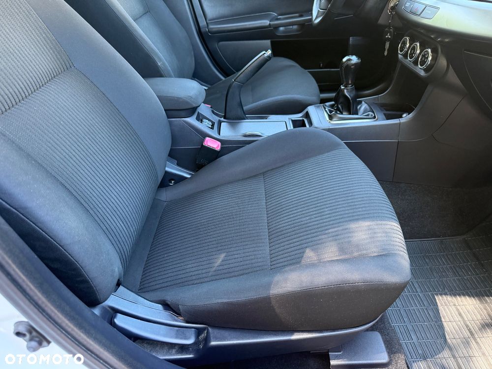 Mitsubishi Lancer 1.6 ClearTec Inform - 32