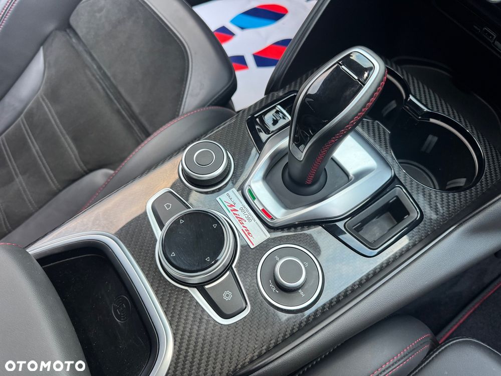 Alfa Romeo Giulia 2.9 Bi Turbo V6 Quadrifoglio Nring - 29