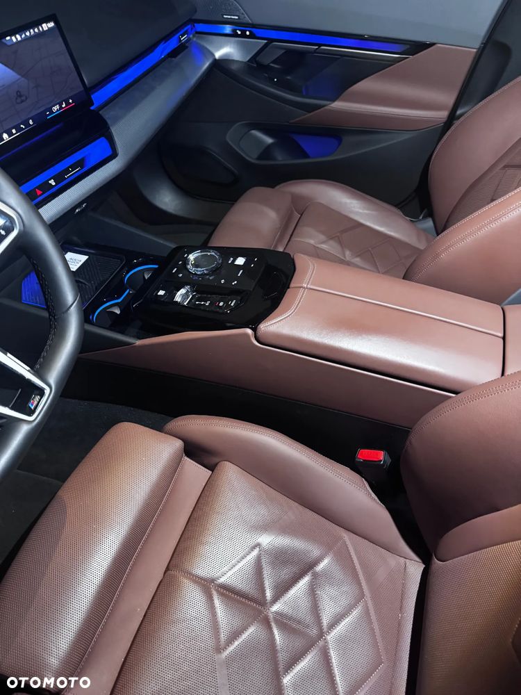 BMW Seria 5 550e xDrive PHEV - 14