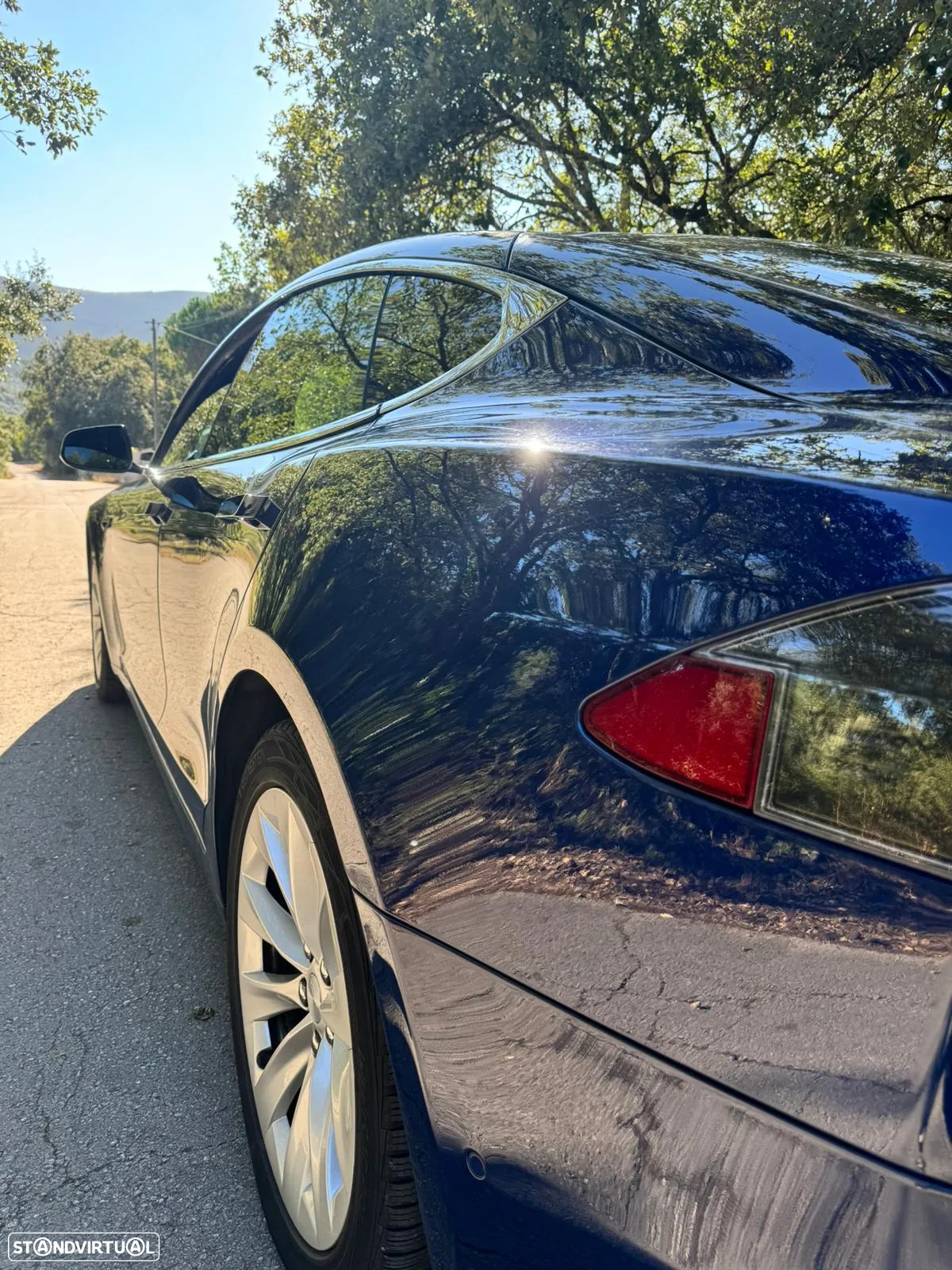 Tesla Model S - 5