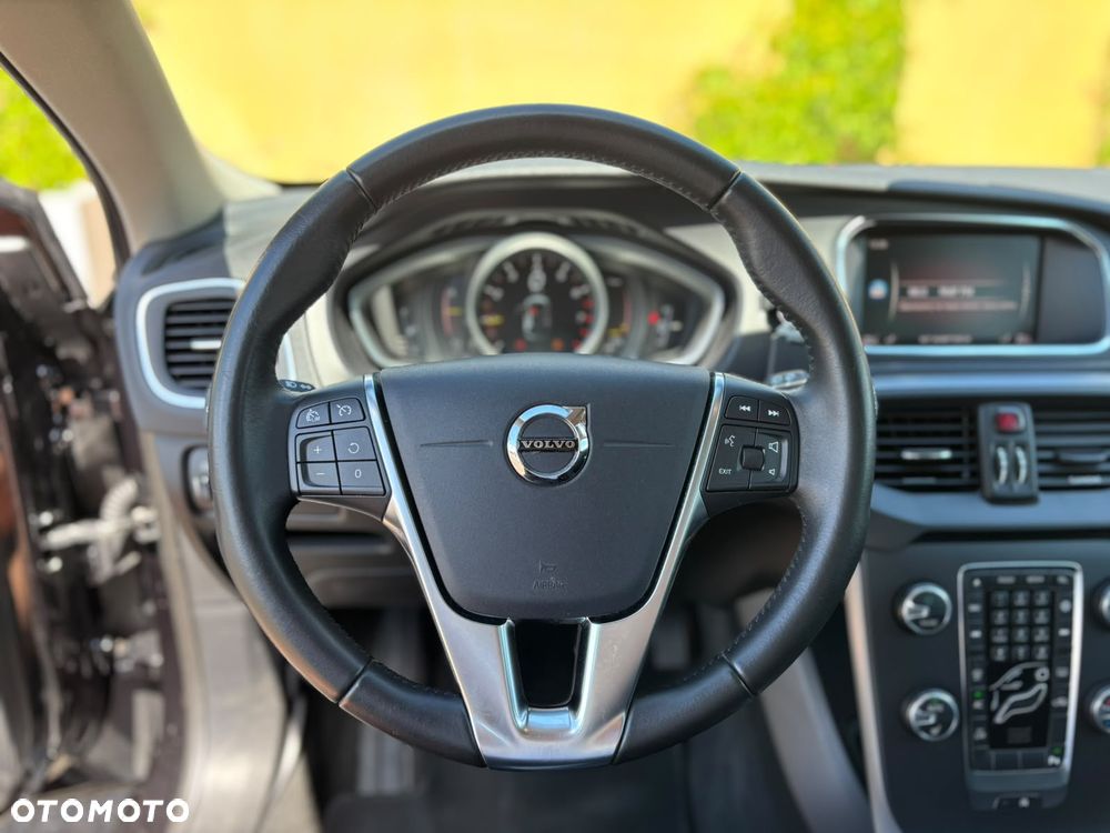 Volvo V40 T2 Drive-E Momentum - 17