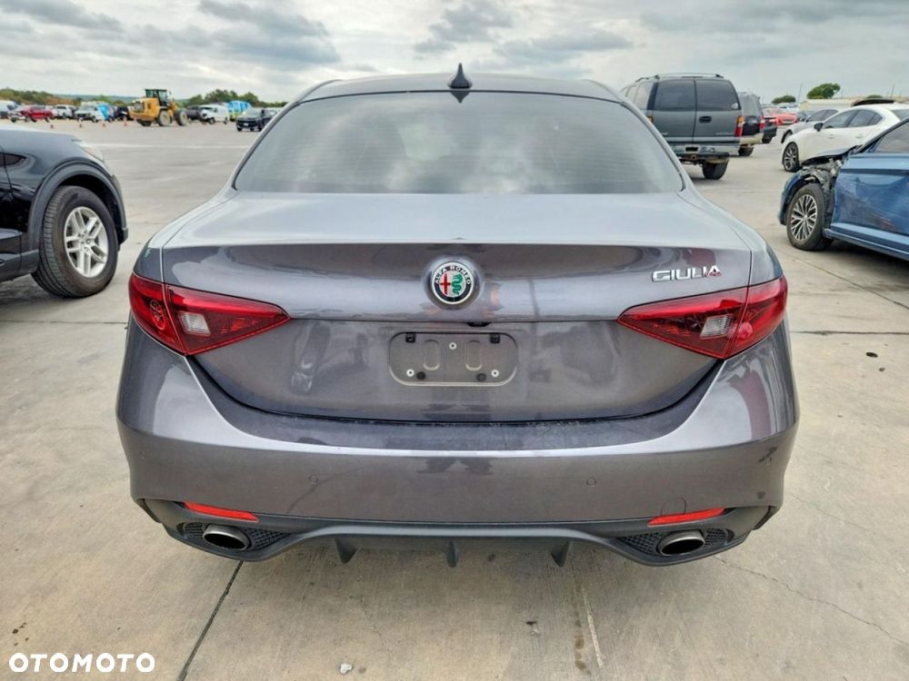 Alfa Romeo Giulia - 6