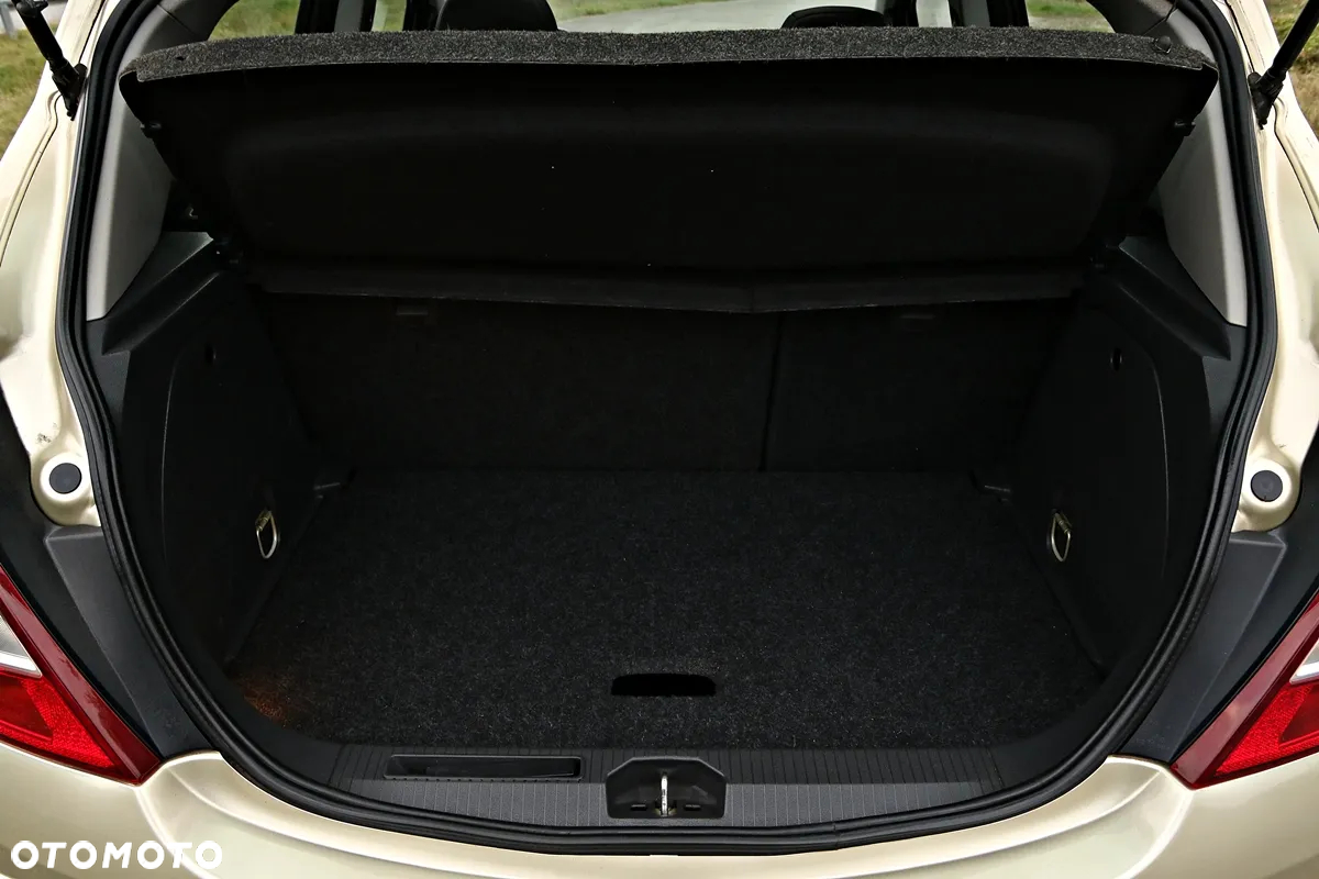 Opel Corsa 1.4 Cosmo - 27