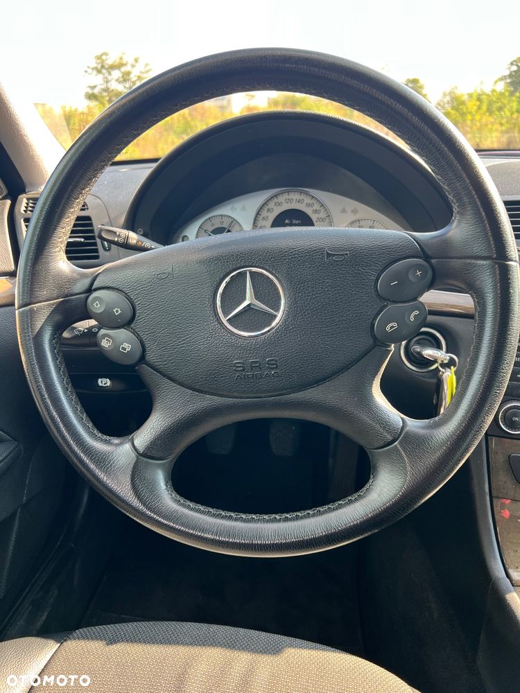 Mercedes-Benz Klasa E 200 CGI BlueEffICIENCY Avantgarde - 15