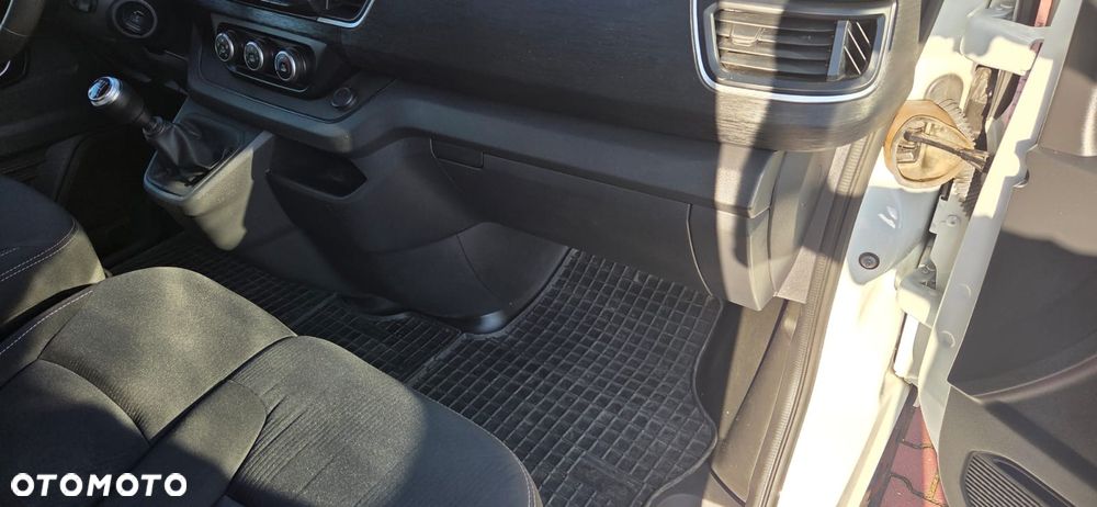 Renault Trafic - 10