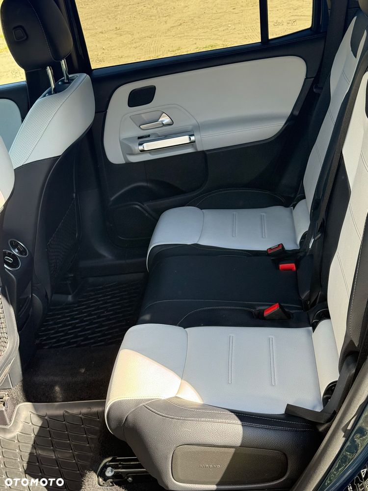 Mercedes-Benz GLB 220 d AMG Line 8G-DCT - 17