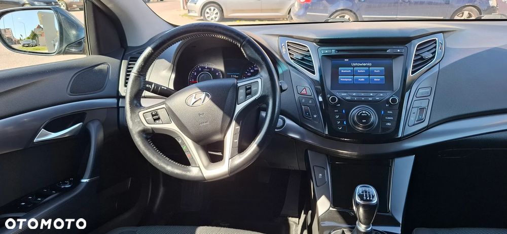 Hyundai i40 Kombi blue 1.6 Family+ - 12