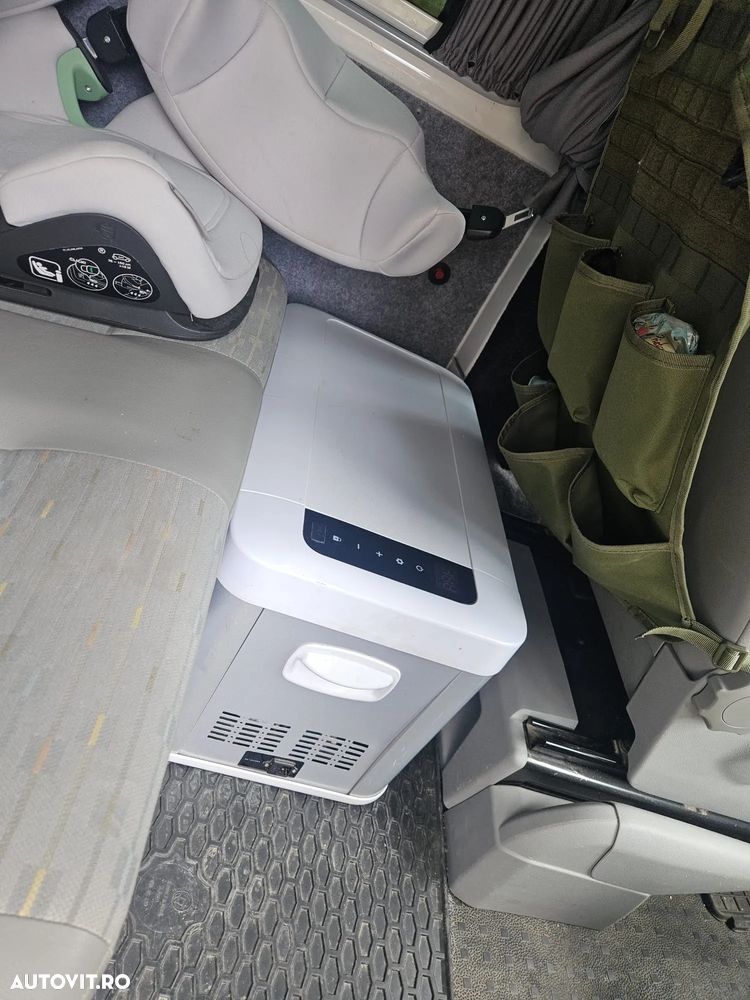 Volkswagen Caravelle - 14