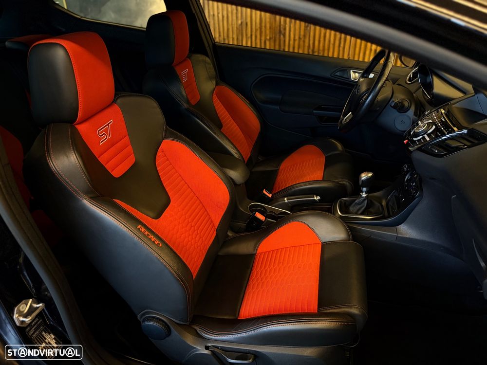 Ford Fiesta 1.6 EcoBoost c/ Pack Pele Desportiva ST - 23